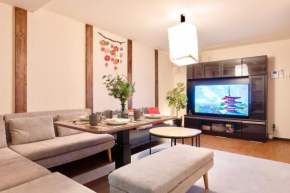 Kizuna 絆 - 5 bedding in 2 Japanese-style bed rooms, max 11, 1 and a half bathrooms, 30min to USJ, Kaiyukan Aquarium, Namba, Osaka Catsle, and Tsutenkaku Tower, private house rental
